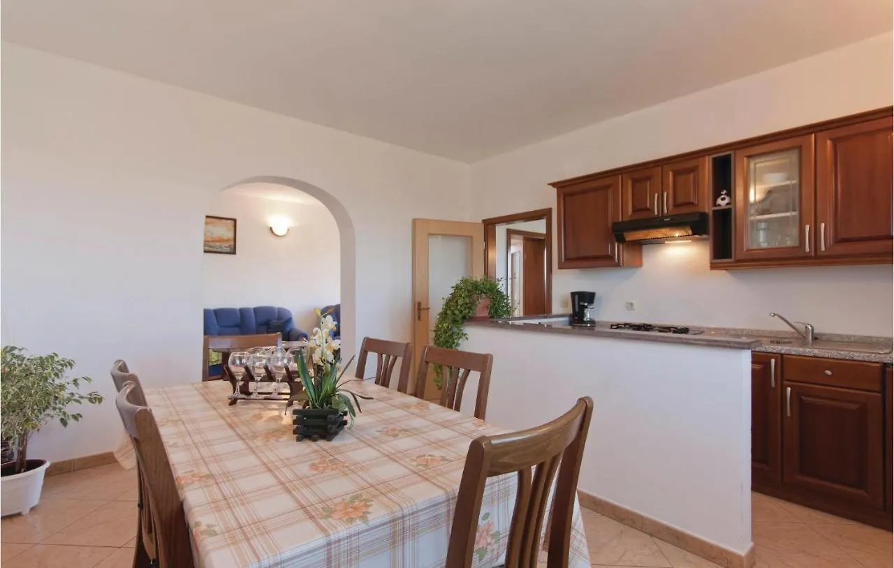 Gorgeous Apartment In Barban With Kitchen 0*,