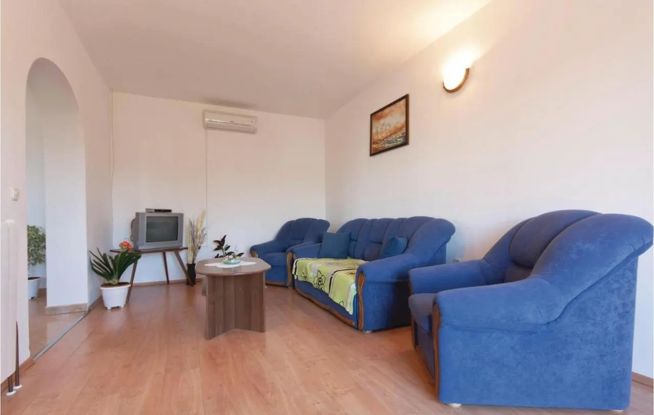 Gorgeous Apartment In Barban With Kitchen