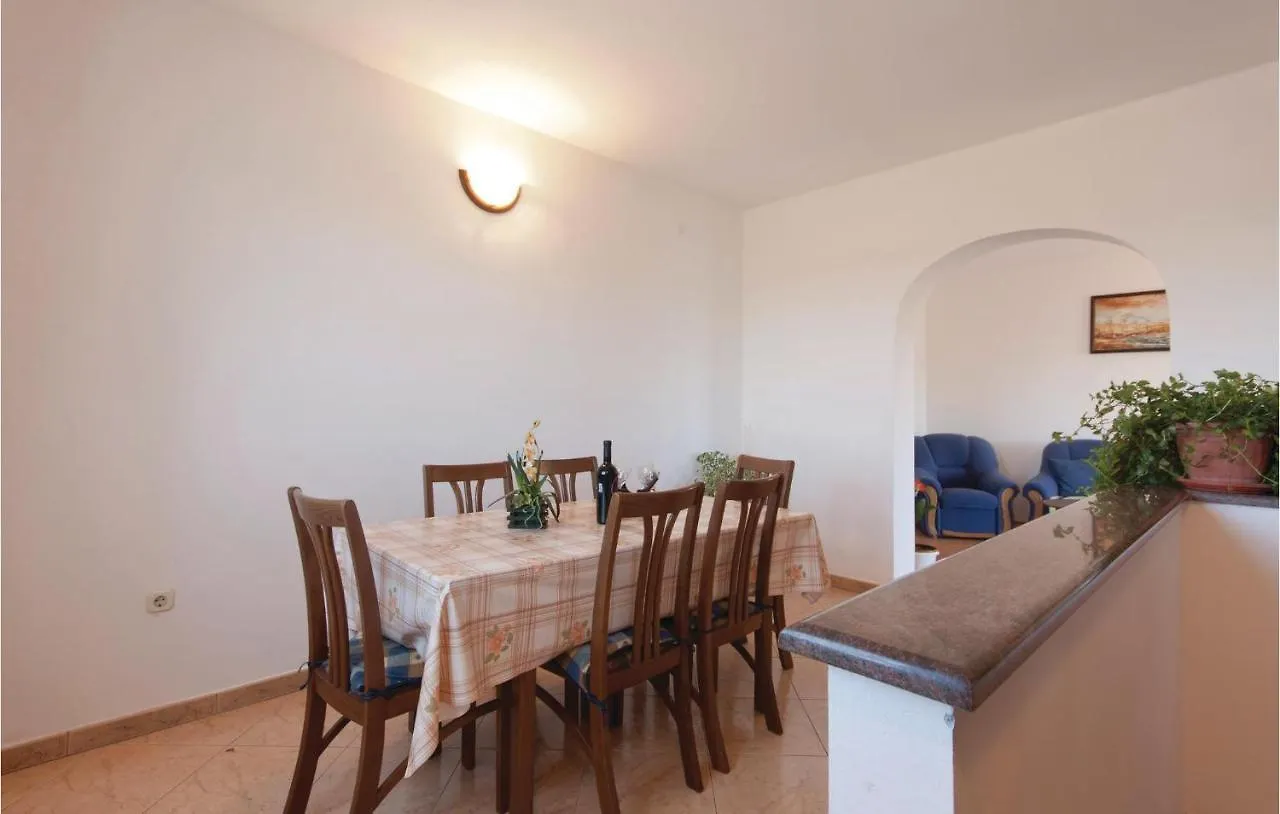 Gorgeous Apartment In Barban With Kitchen